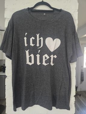Charcoal 'ich ♥ bier' Graphic Tee - Oktoberfest